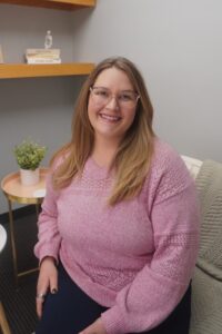Kaitlyn Steel, LMFT Virginia Couples Therapist smiles to the camera in a professional headshot. Emotionally Focused Couples Therapy Certified Therapist. Clinical supervisor for residents in marriage and family therapy and residents in counseling.
