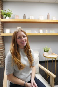 Abbey Knoll, BS, therapist in Burke, Virginia for kids, teens, and adults