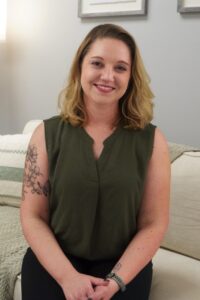 Professional headshot of Kim Rippy, LPC, trauma specialist offering EFIT therapy for trauma, therapy for complex trauma, and therapy for anxiety in Burke, Virginia. Clinicial Supervisor for licensed residents in counseling and residents in family and marriage therapy
